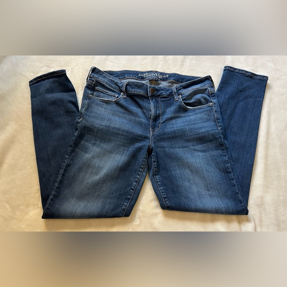 American Eagle Outfitters Skinny Jeans with Super Stretch. Size 14